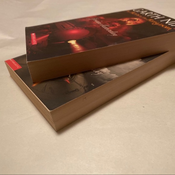 π2/20 Set of 2 YA Novels Garth Nix Keys to the Kingdom Fantasy Teen Book Series - Picture 5 of 8